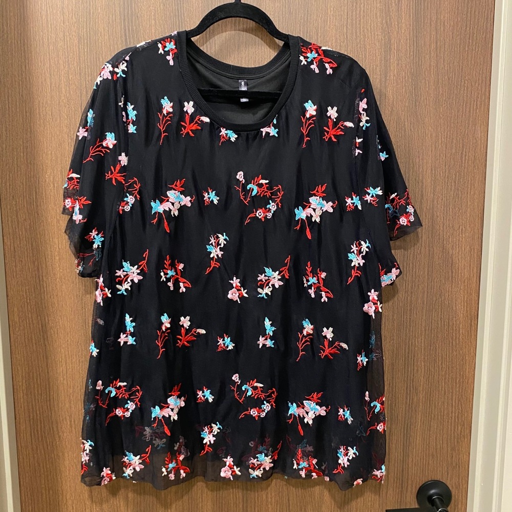 MASSINI Womens Black Mesh Embroidered Floral Short Sleeve Top Size 3X Holiday - Picture 3 of 10
